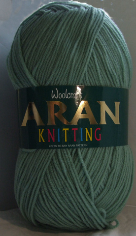 100% Acrylic Aran Yarn x2 400g Balls Green